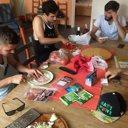 旅馆 特罗吉尔马里纳旅舍 特罗吉尔