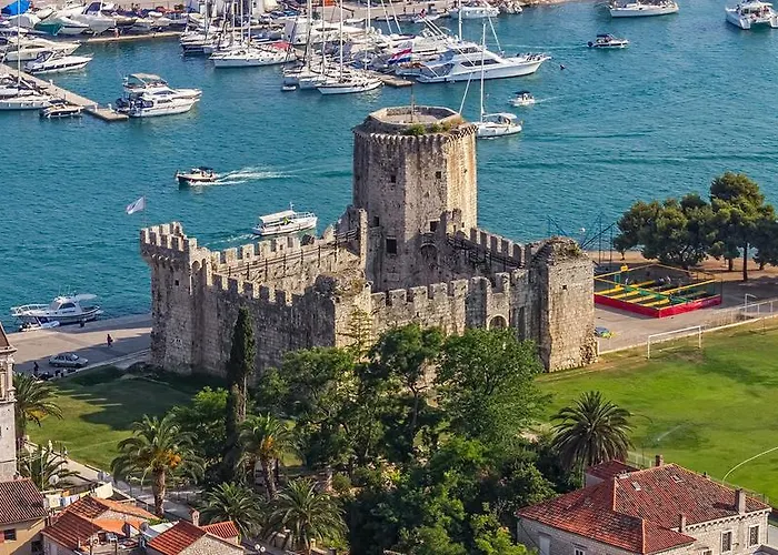 特罗吉尔马里纳旅舍 * 特罗吉尔