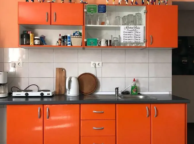 旅馆 特罗吉尔马里纳旅舍 *