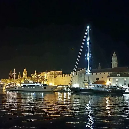Marina Hostel *